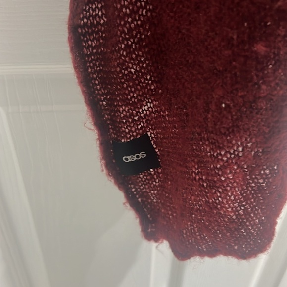 Burgendy red knit long scarf - Picture 3 of 5